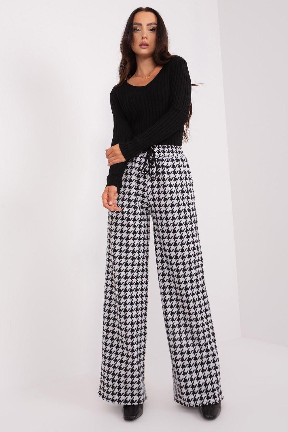 Women’s wide-leg trousers in black-and-white houndstooth, full length, high waist