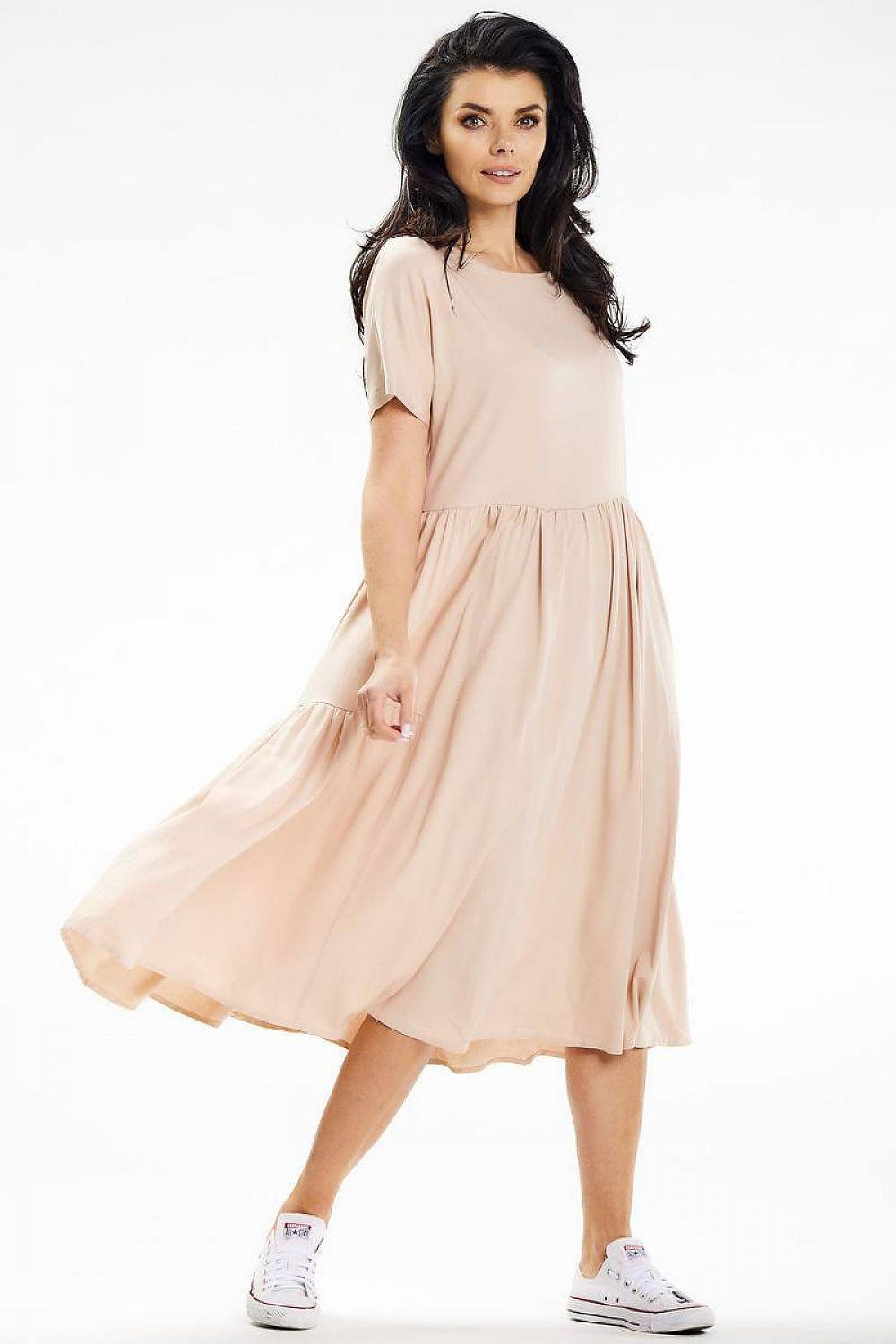 Daydress in light pink with short sleeves and tiered skirt