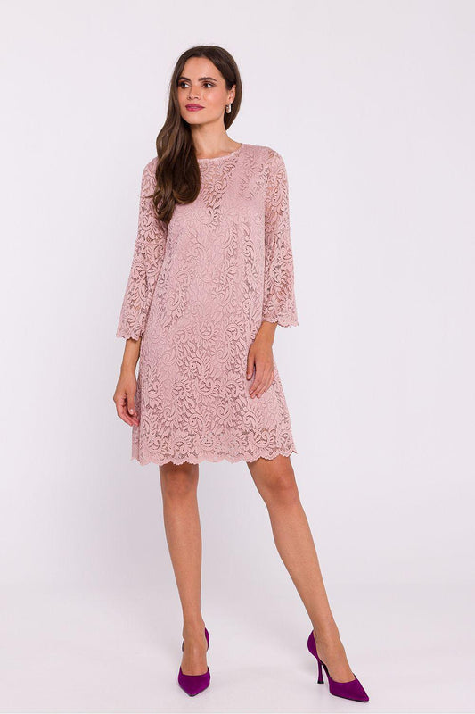 Pink lace evening dress with round neckline, flared 3/4 sleeves, scalloped hem