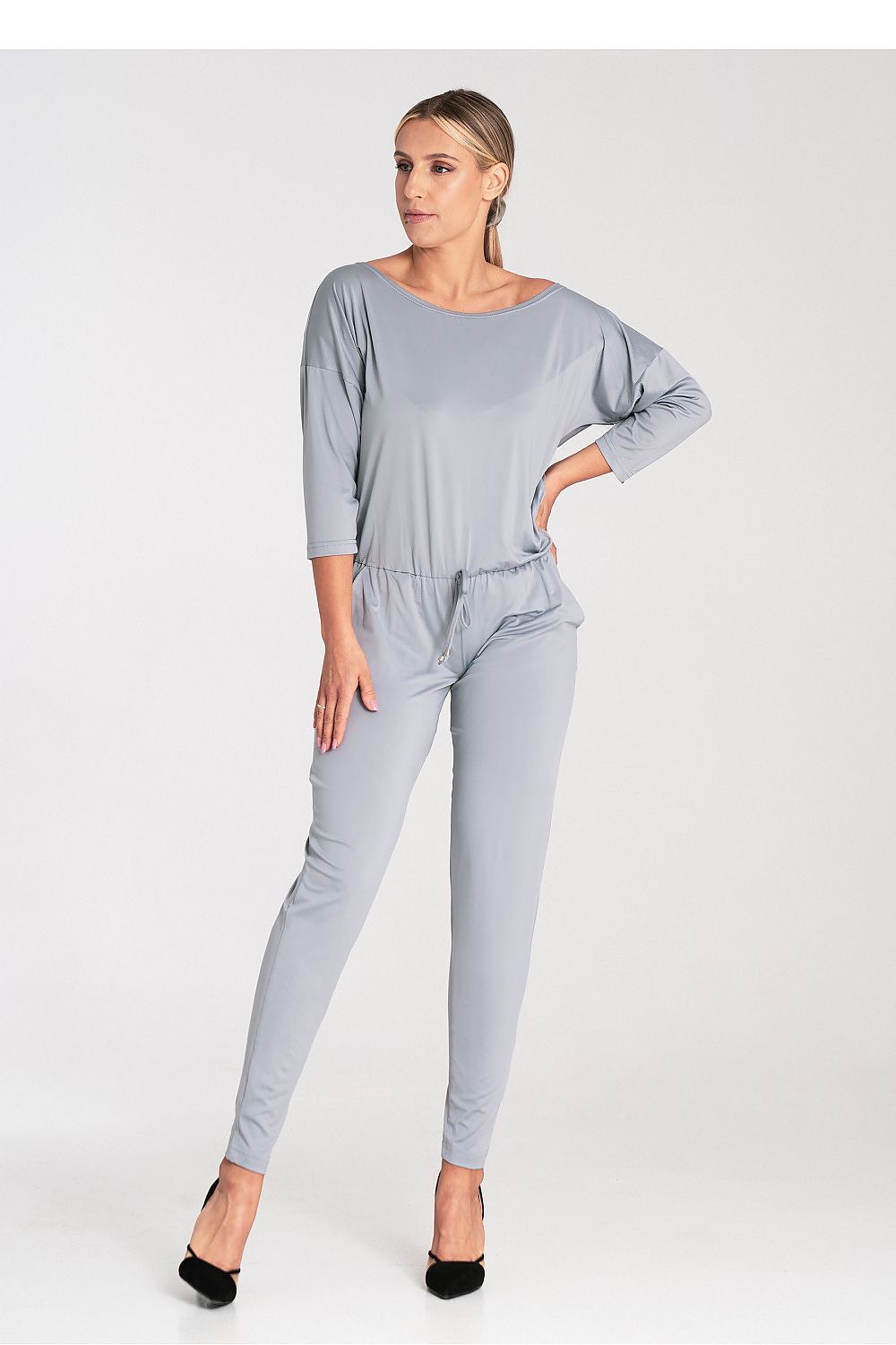 Grey jumpsuit with tapered leg, draped waist and 3/4 sleeves
