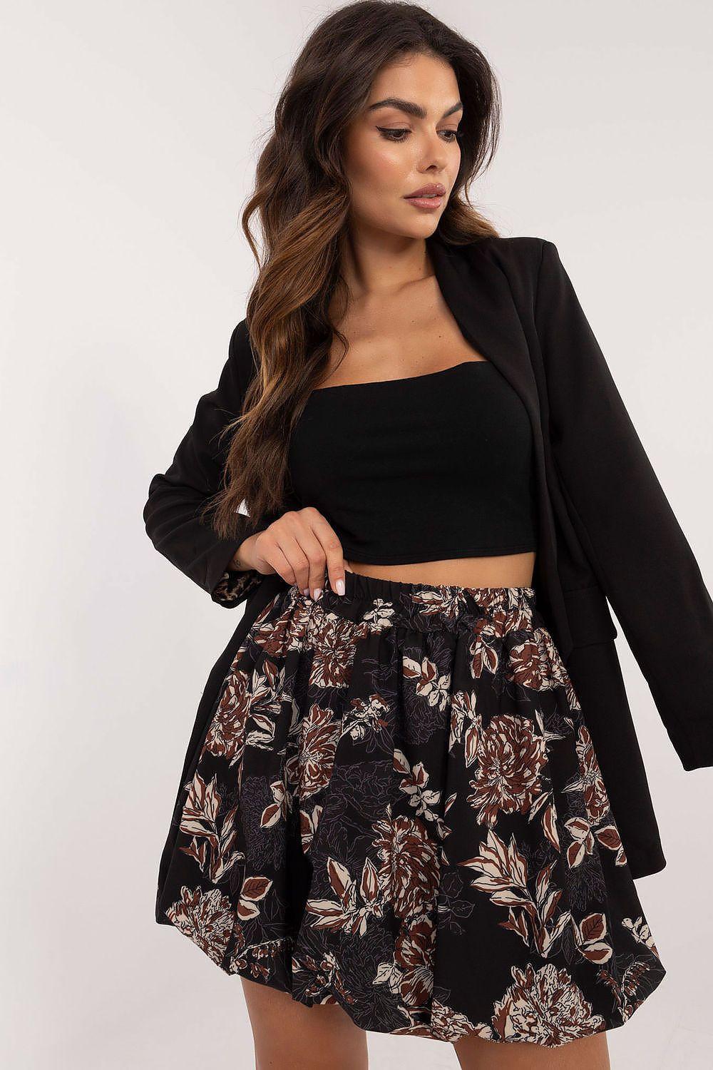High-waist floral short skirt with dark base and full botanical print, flared hem