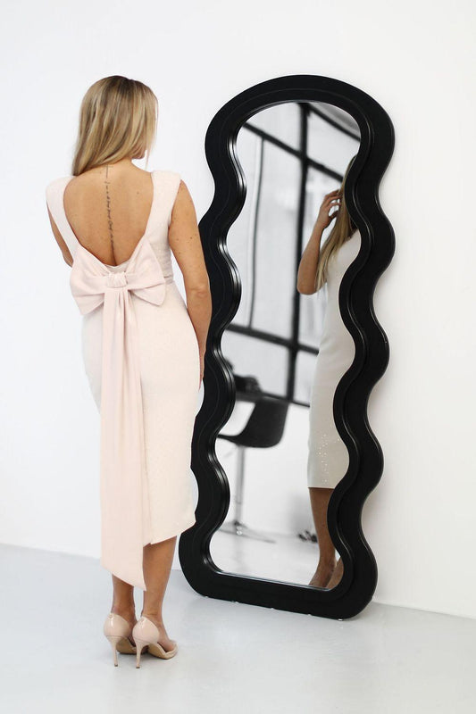 Beige cocktail dress, open-back with bow detail and sleeveless midi cut.