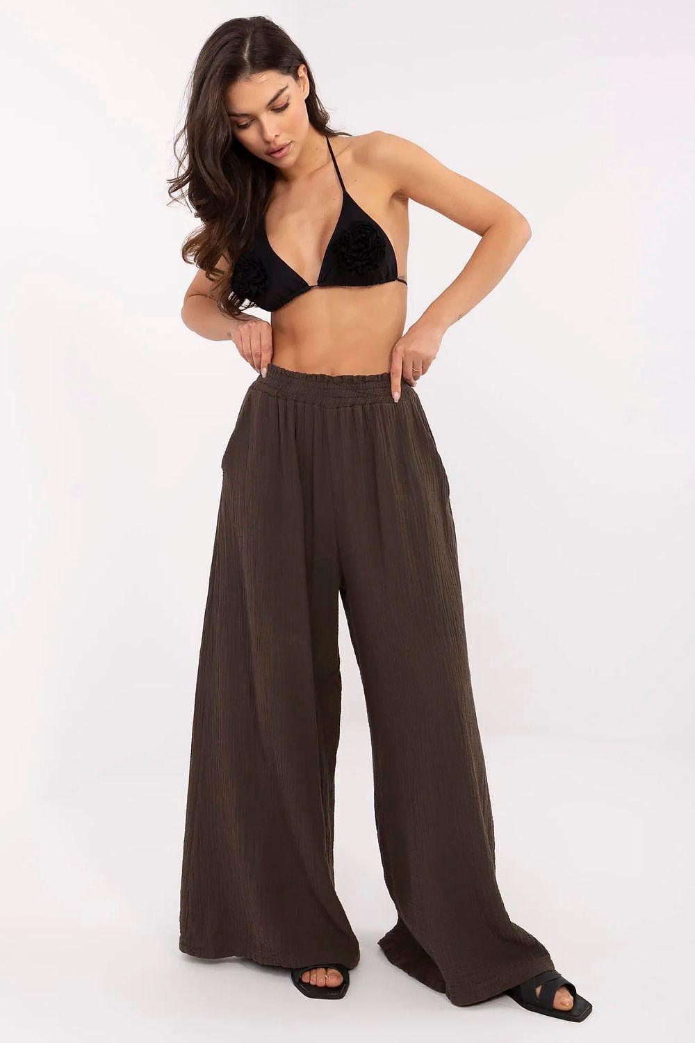 Women’s dark brown wide-leg trousers with elastic waist and loose wide-leg cut