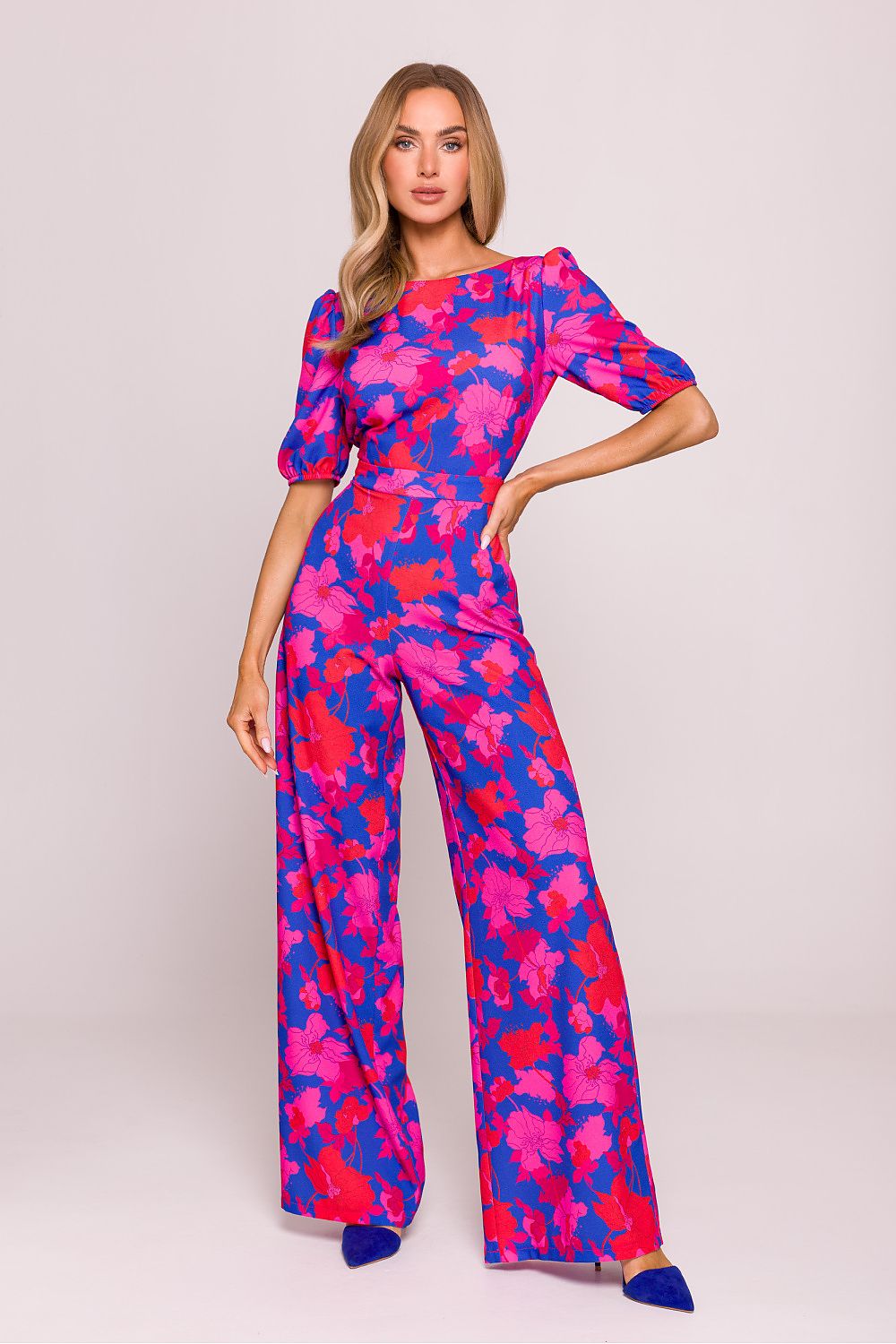 Multicolor floral jumpsuit with wide neckline and short sleeves, wide-leg silhouette