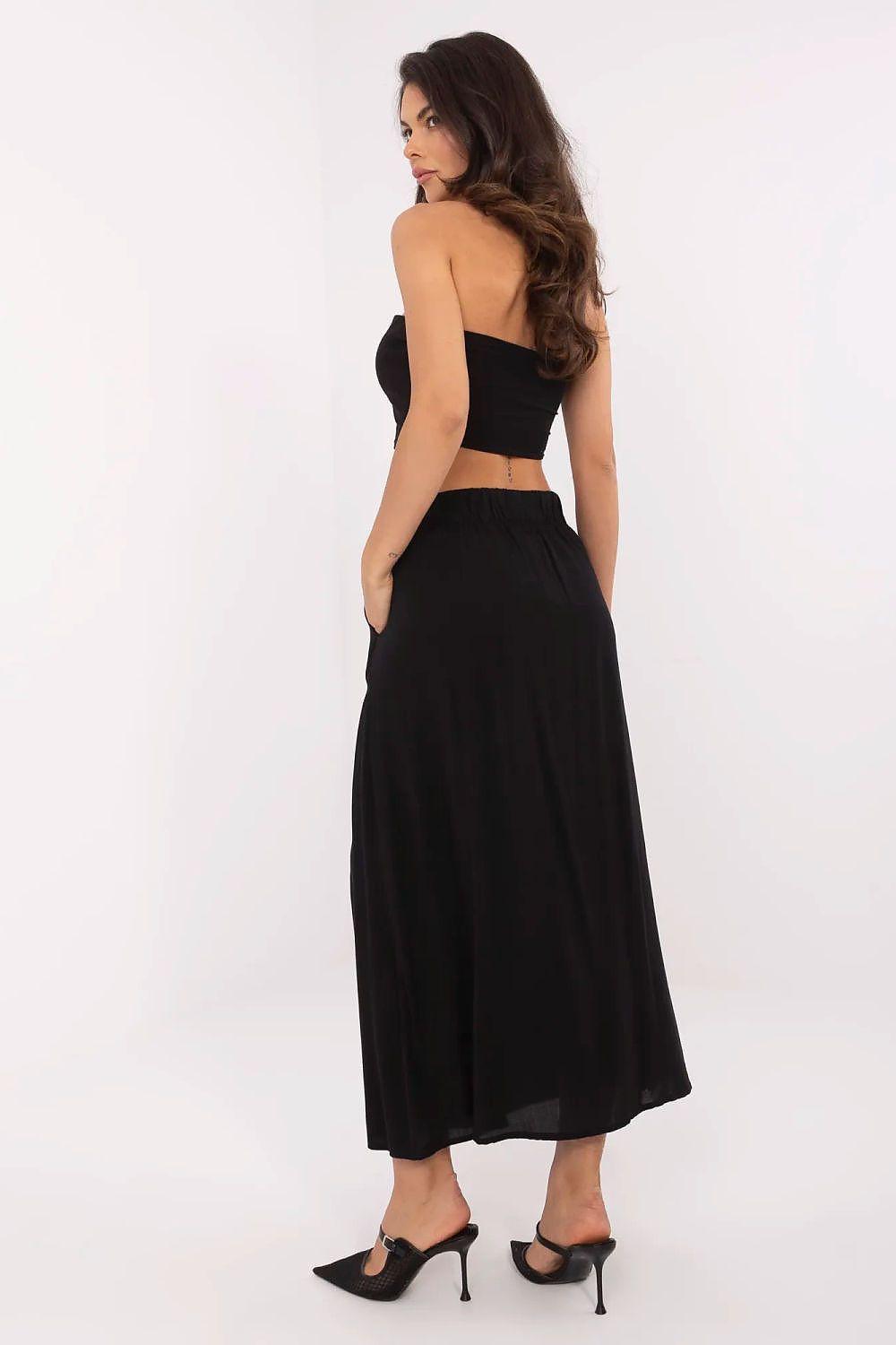 Black midi skirt with gathered, pleated waist and full skirt