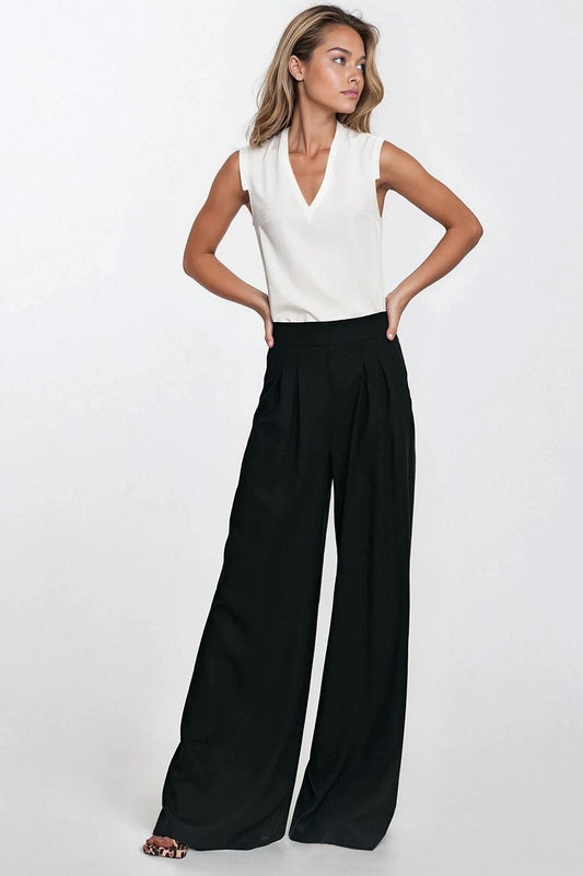High-waist black wide-leg trousers with pleated front and wide straight hems