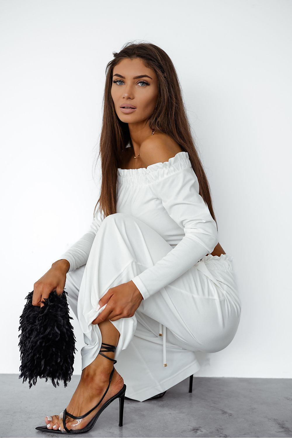 LaBalancia set model 214433: white smocked off-shoulder top with drawstring wide-leg pants
