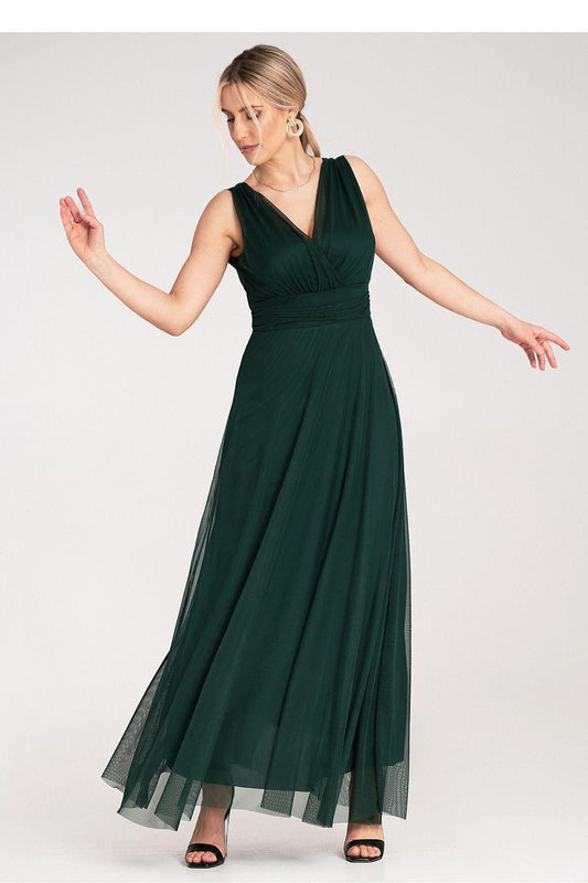 Dark green sleeveless cocktail dress, V-neck bodice and pleated full skirt with tulle hem