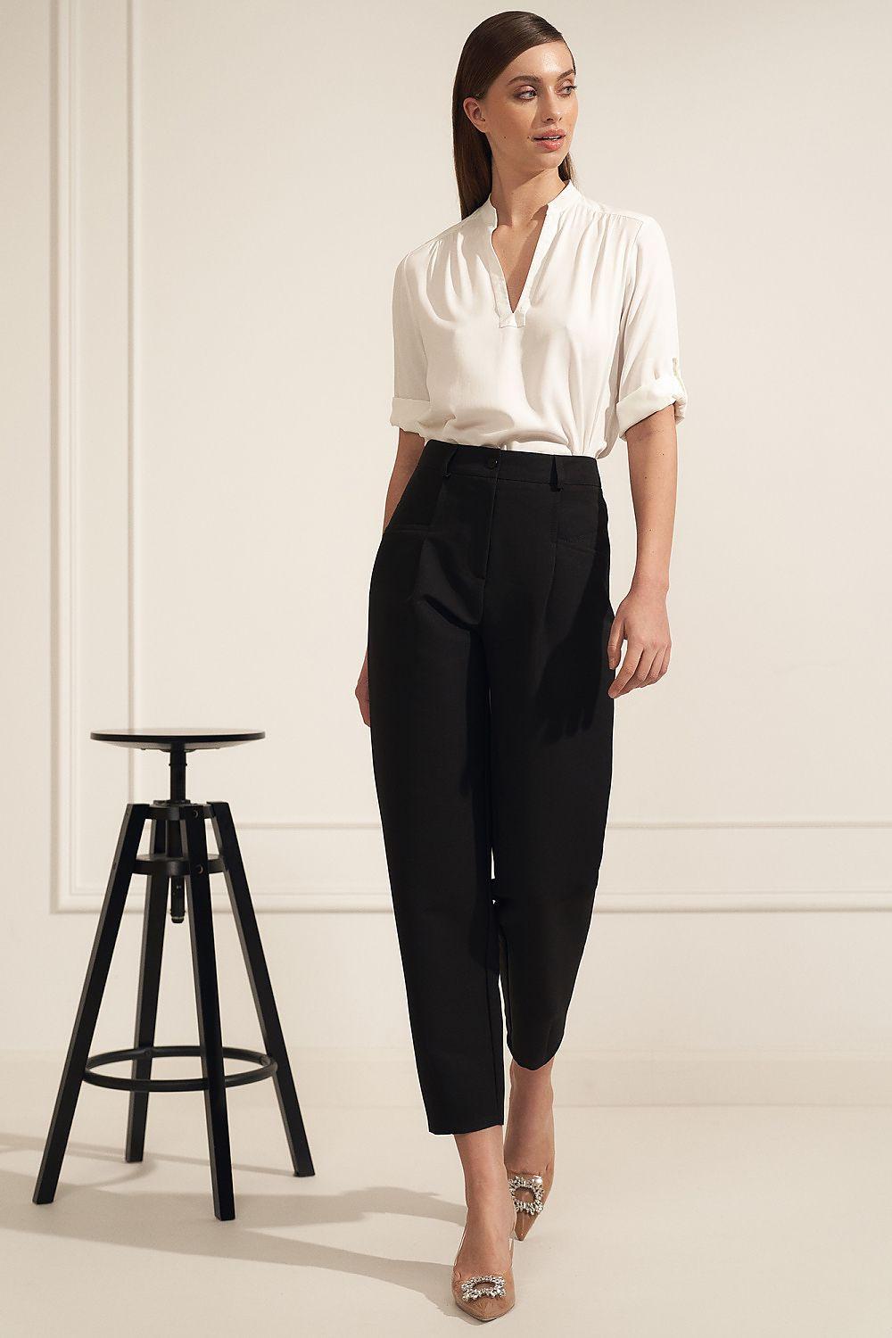 Nife white blouse with V-neck and short sleeves, full-length front view