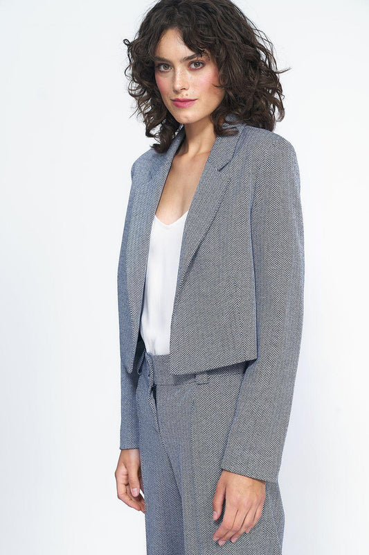 Short jacket in gray tweed texture, side profile, notched lapels, long sleeves