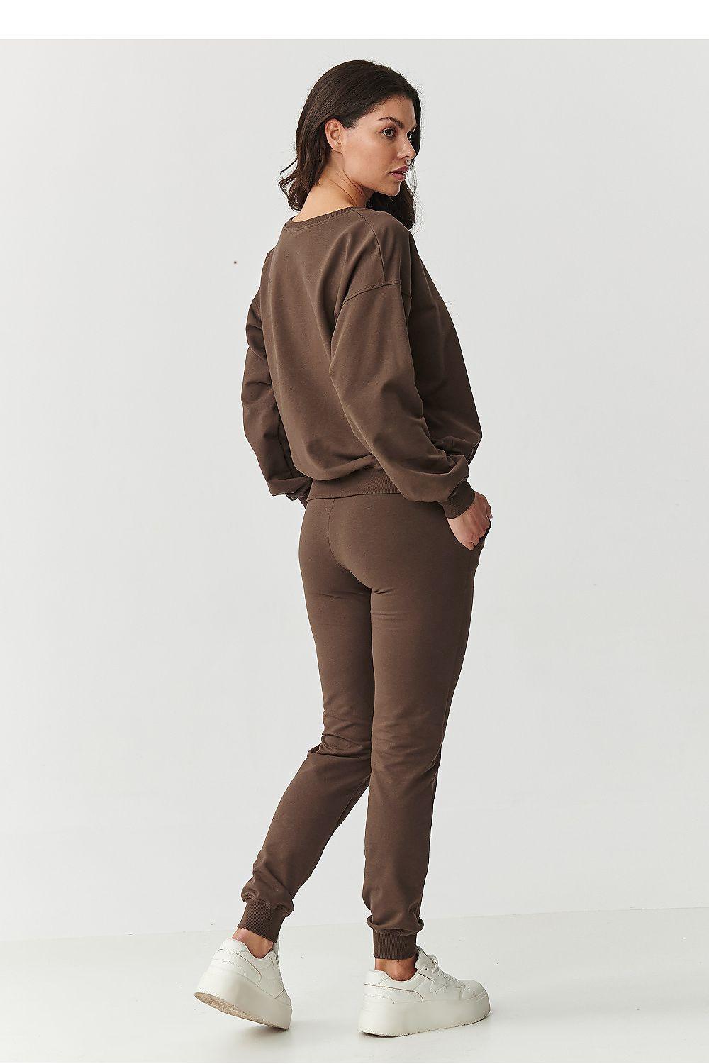 Two-piece tracksuit set in dark brown, crewneck sweatshirt and jogger pants