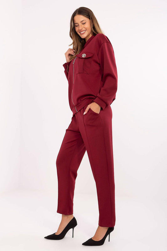Burgundy hoodie and high-waist pants set with kangaroo pocket and zipper front