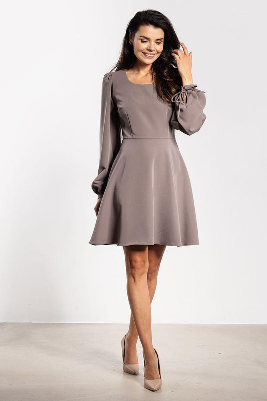 Flared daydress with puff sleeves and gathered waist, taupe-brown