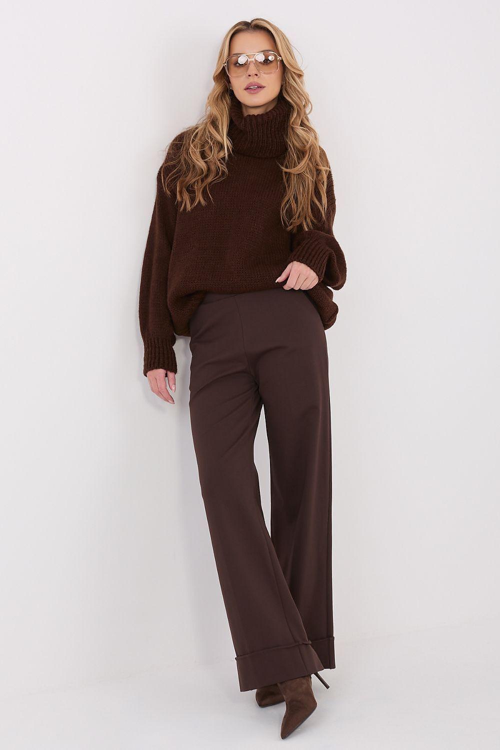 Women dark brown trousers with straight leg, high waistband and cuffed hem