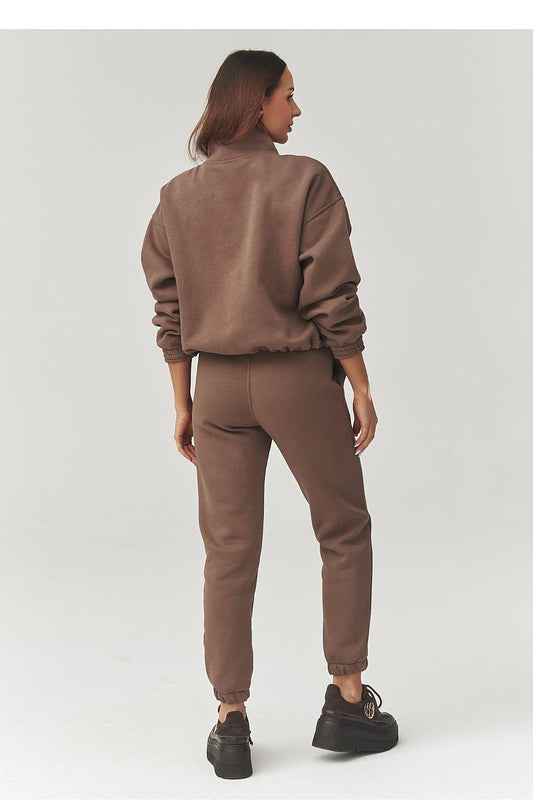 Brown zip-up sweatshirt and jogger pants set, back view, elastic cuffs