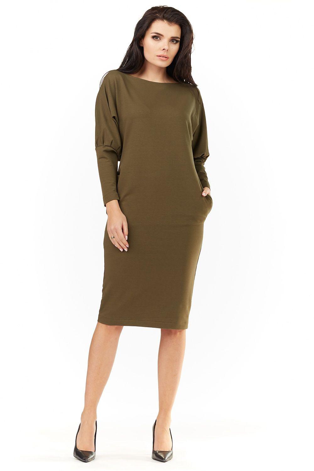 Green midi daydress with long sleeves and round neckline