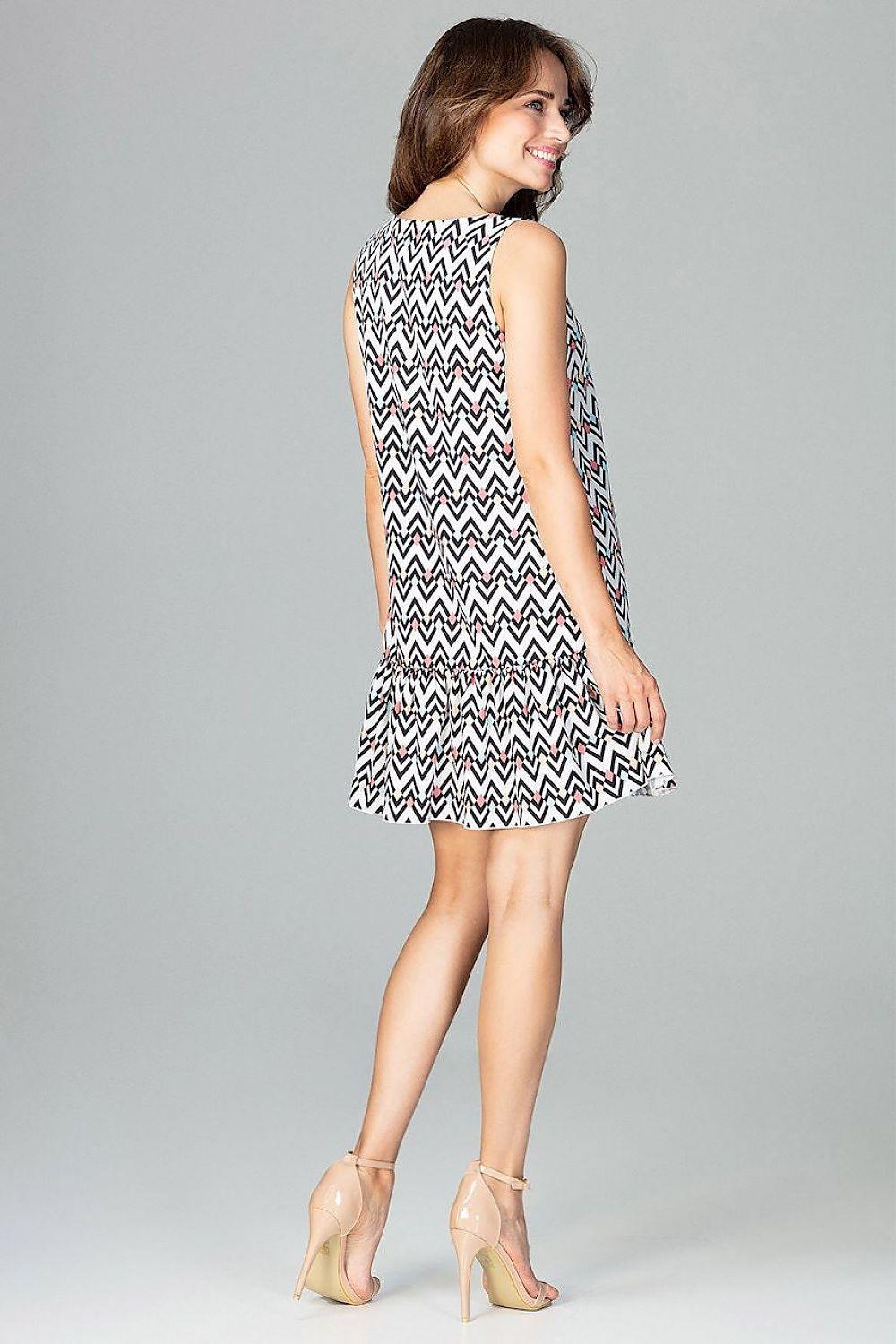 Lenitif daydress, sleeveless zigzag pattern, side view with flared hem