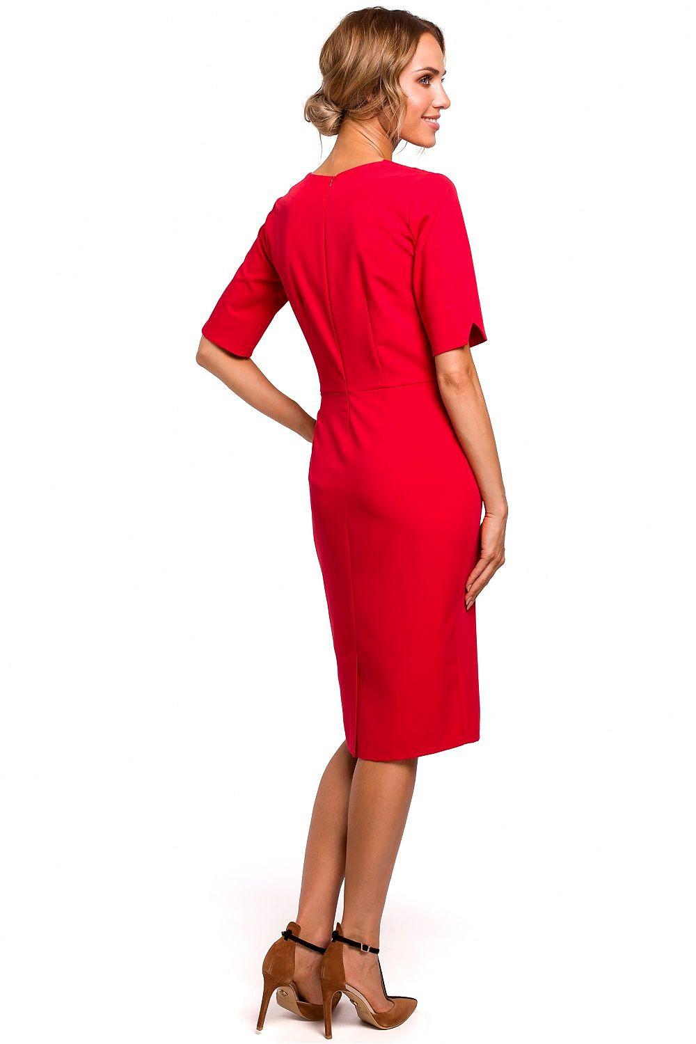 Red daydress back view with V-neck and short sleeves