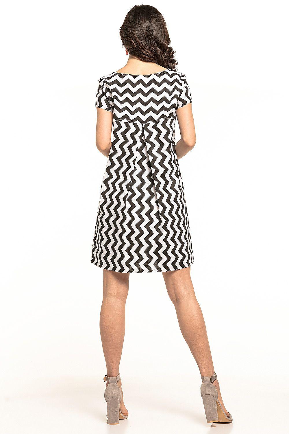 Back view of black/white zigzag daydress, short sleeves, round neck
