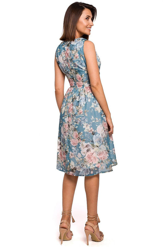 Blue floral daydress, sleeveless V-neck, back darts, knee-length
