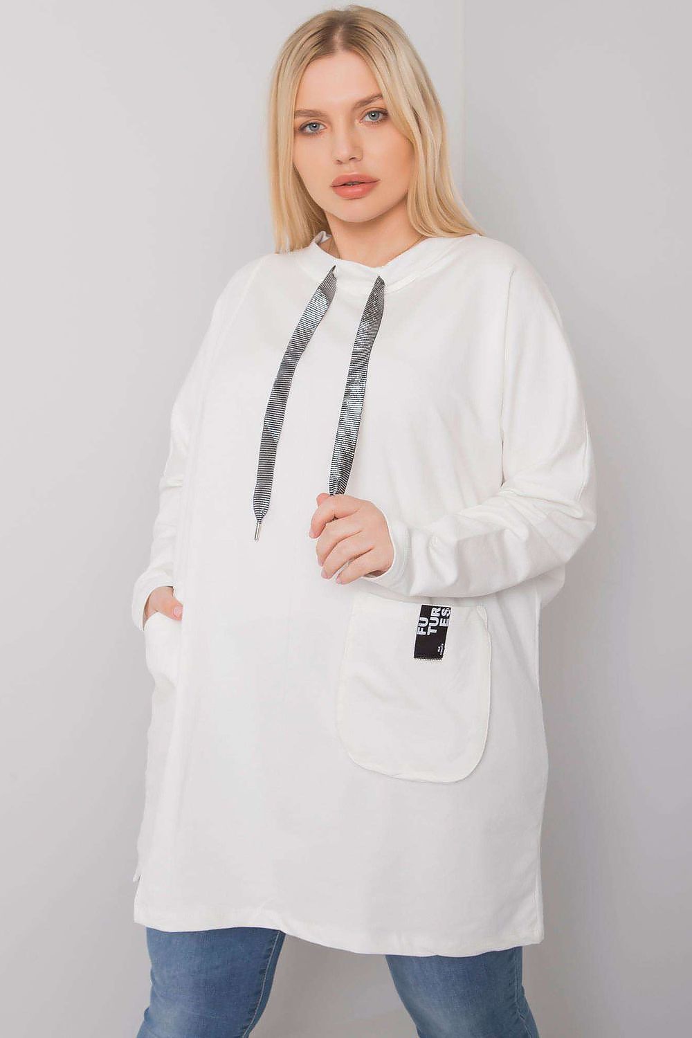 Ecru cotton stretch tunic with long sleeves, round neck, front pocket and gray graphic detail