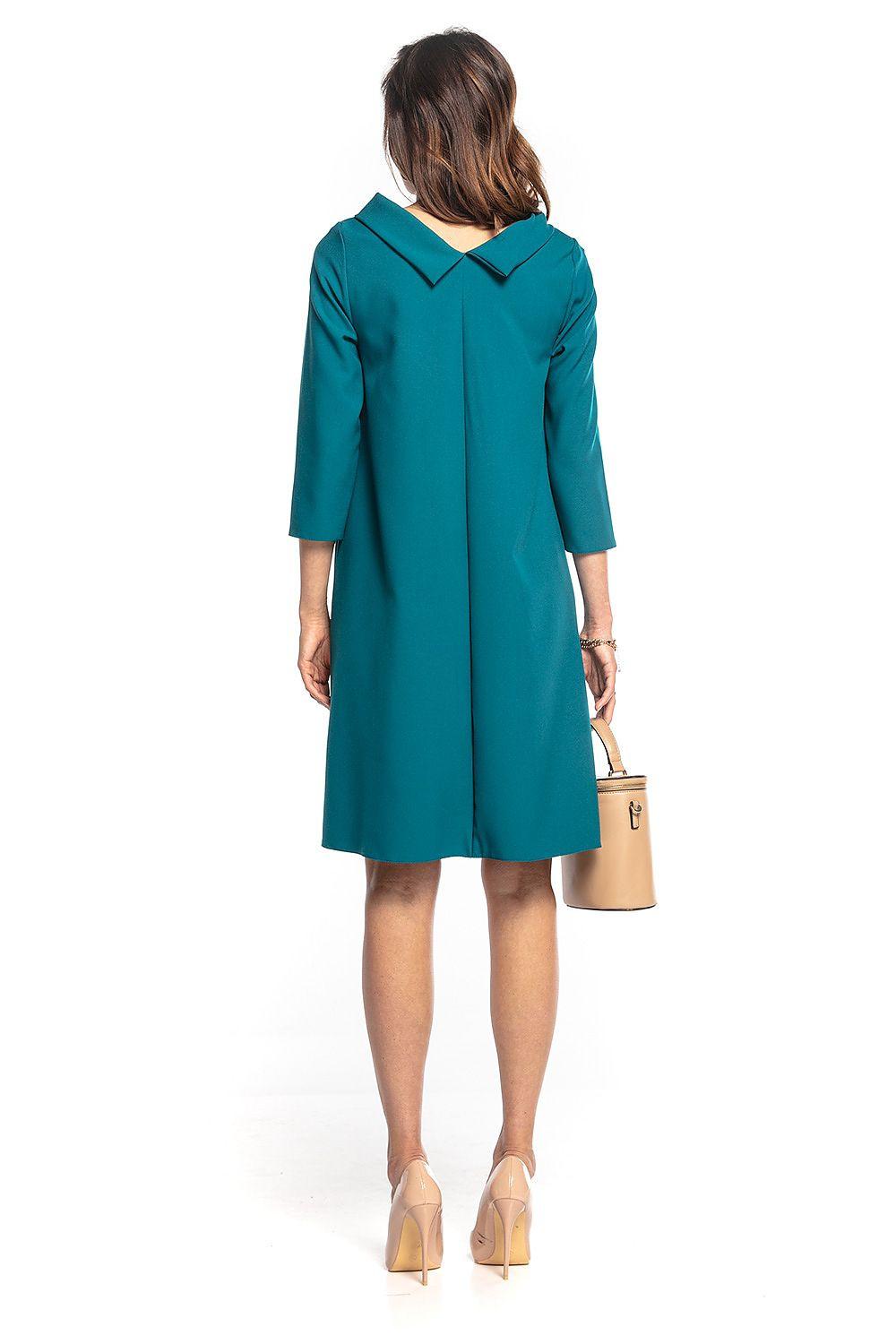 Green daydress, back view with collar and three-quarter sleeves