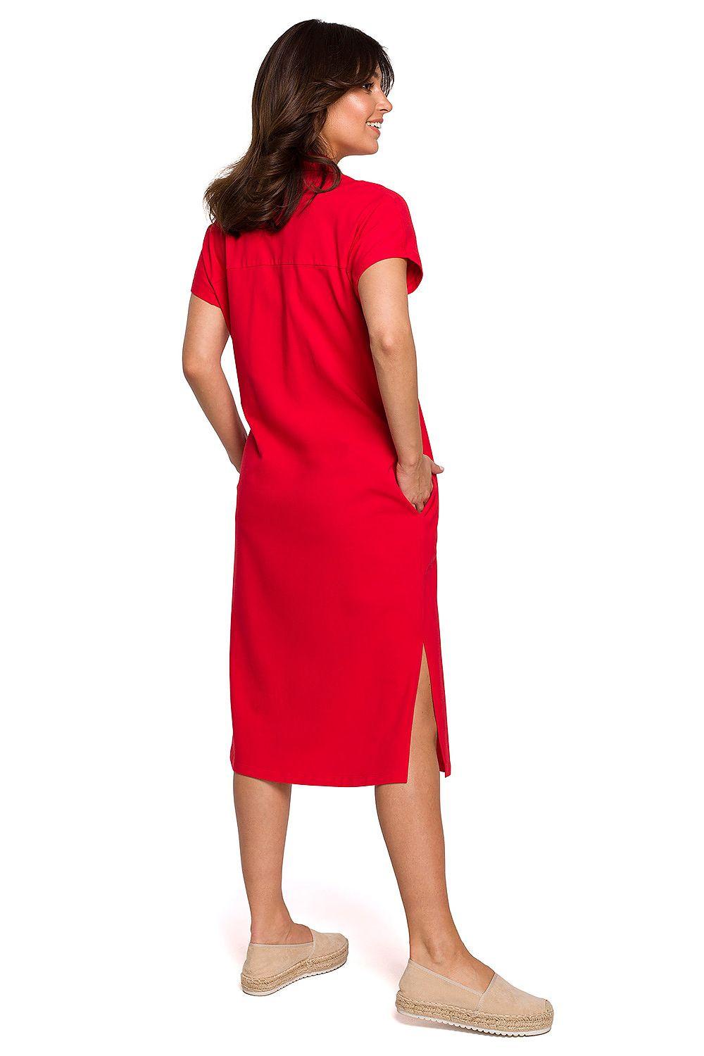 Red short-sleeve daydress with collar and side slit, rear view