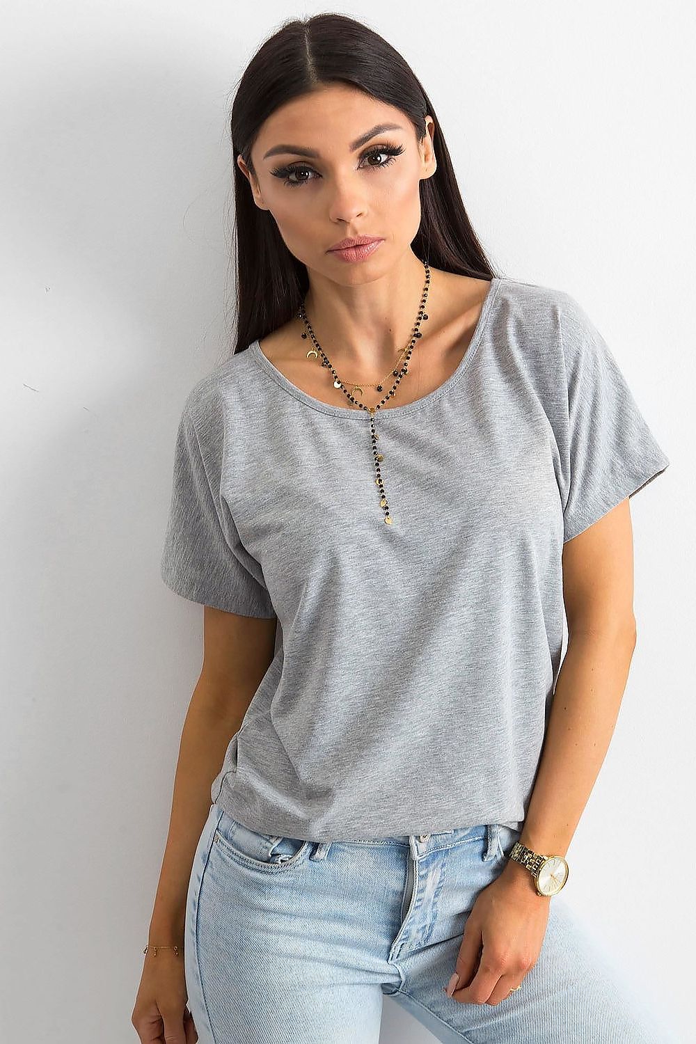 Ladies grey cotton t-shirt with short sleeves and round neckline