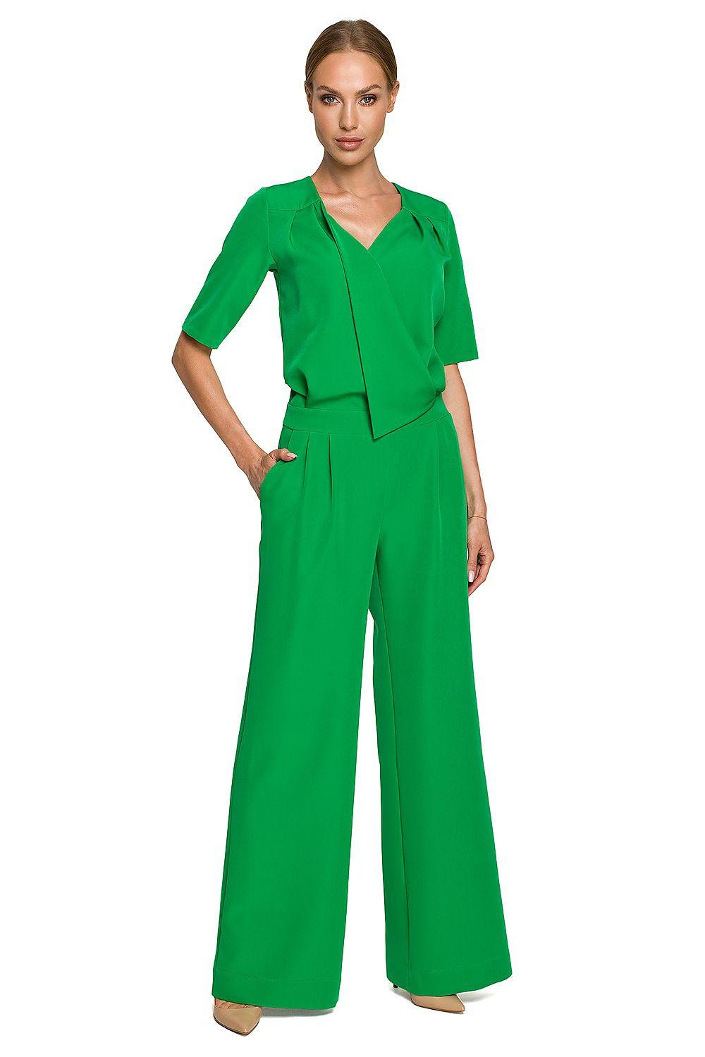 Green wide-leg jumpsuit with V-neck and three-quarter sleeves