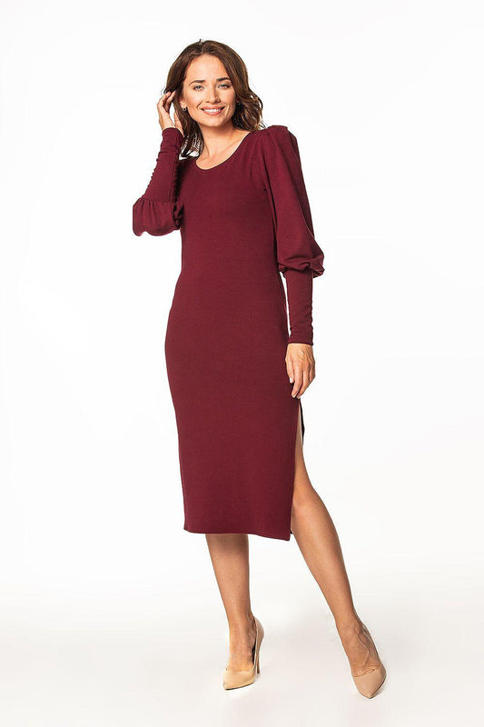 Tessita daydress in dark red with long sleeves and round neckline, fitted midi length