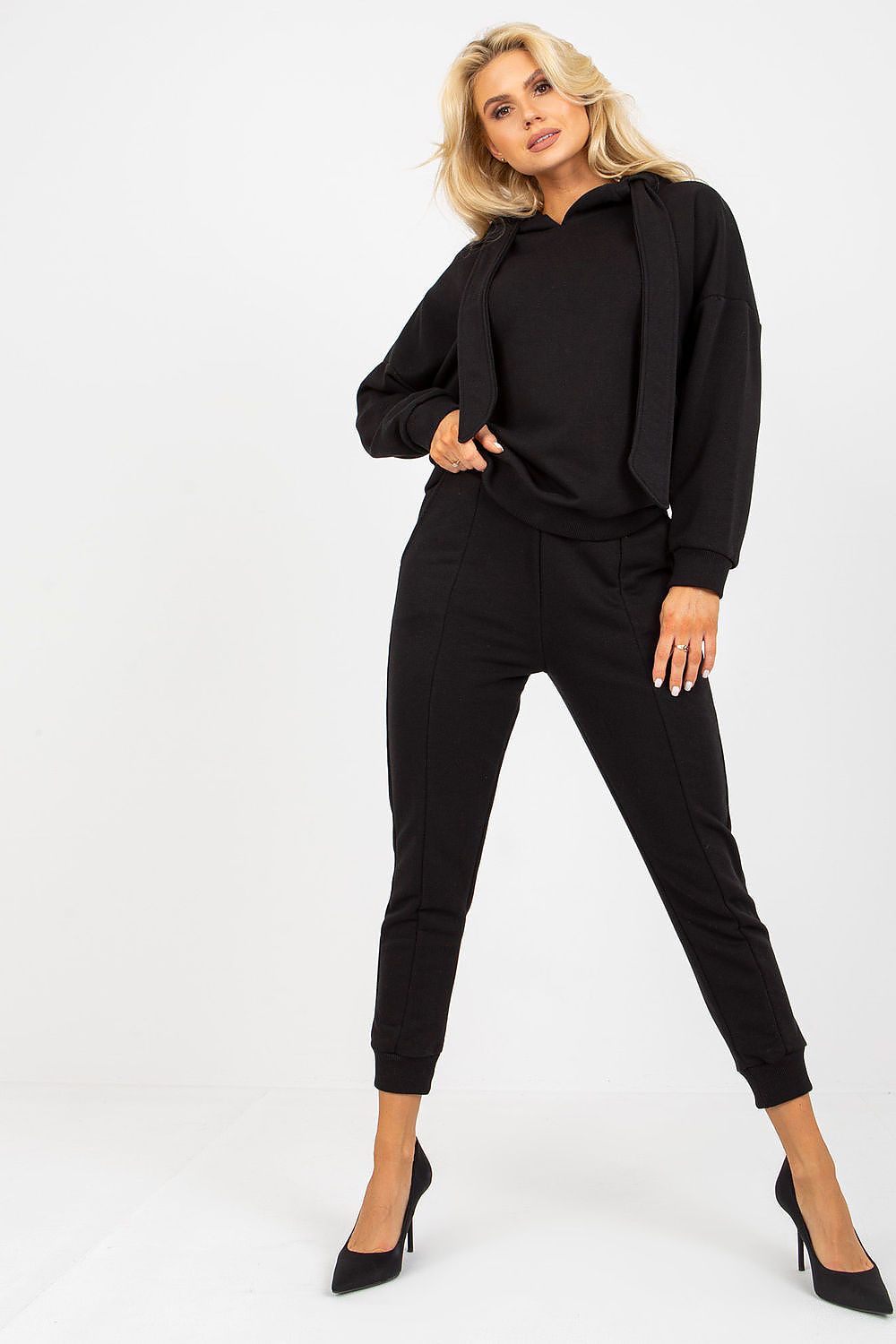 Black sweatshirt and jogger set, long sleeves and cuffed pants