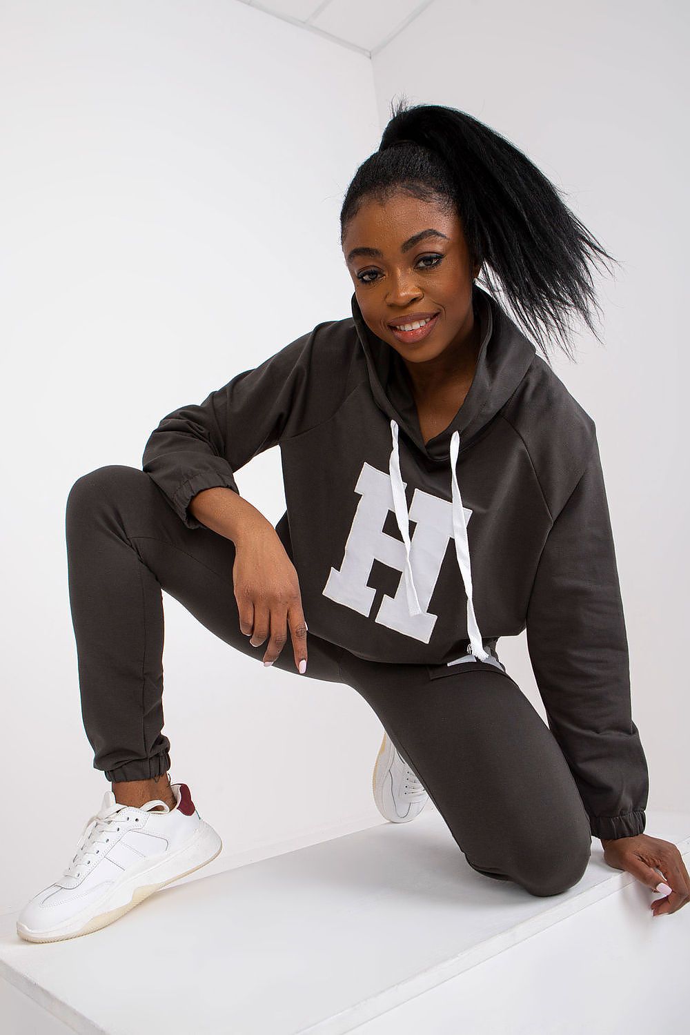 2-piece hoodie sweatshirt and jogger pants set, dark