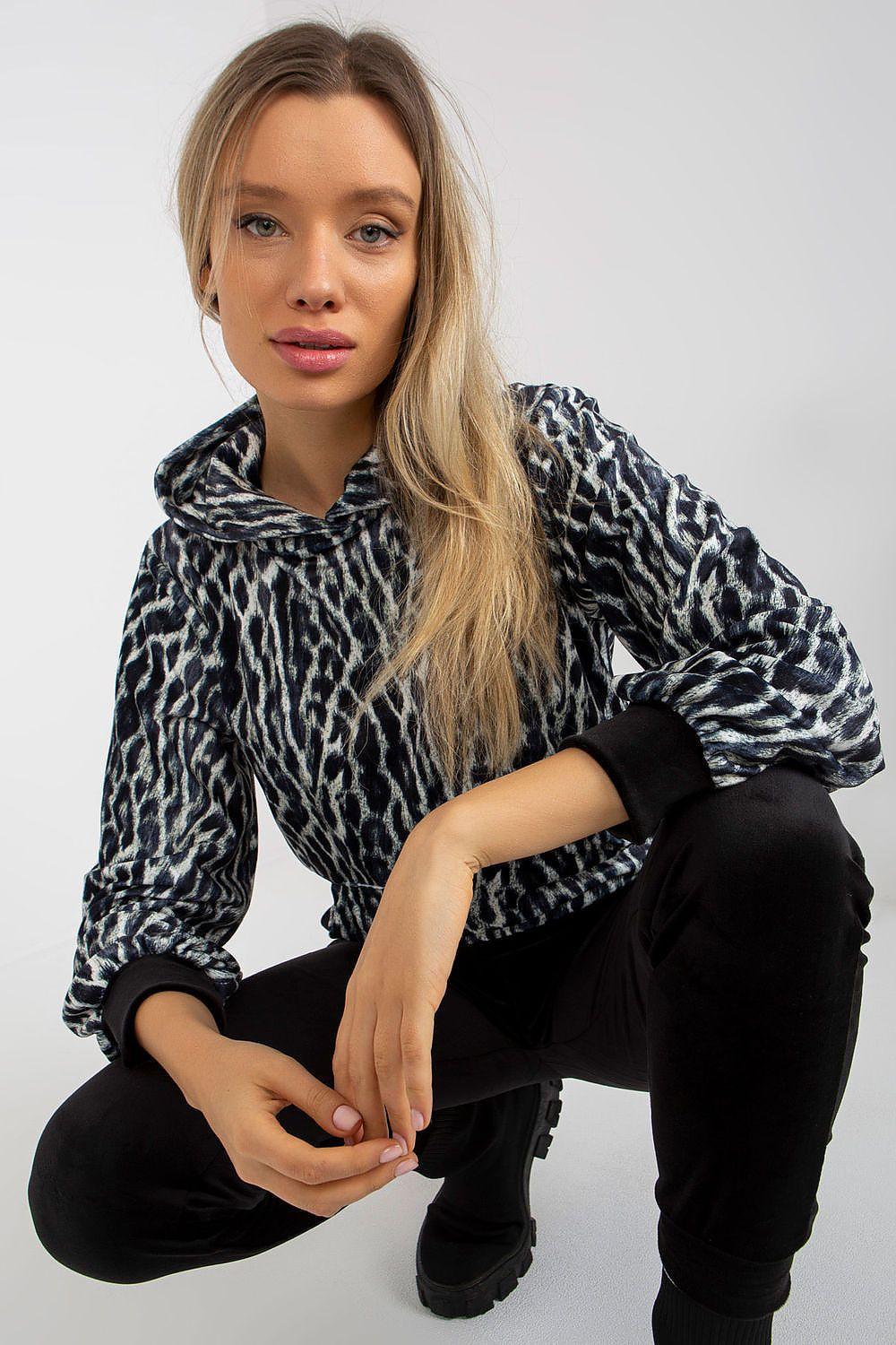 Leopard-print hooded sweatshirt and black jogger pants set, long sleeves