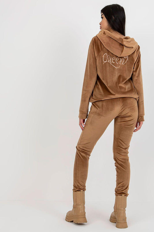 Brown velour hoodie and jogger set, back 'Queen' print, drawstring hood, logo patch