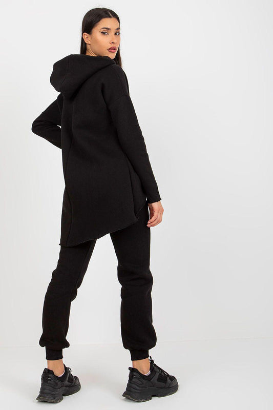 Black hooded sweatshirt and jogger pants set, long sleeves and relaxed fit.