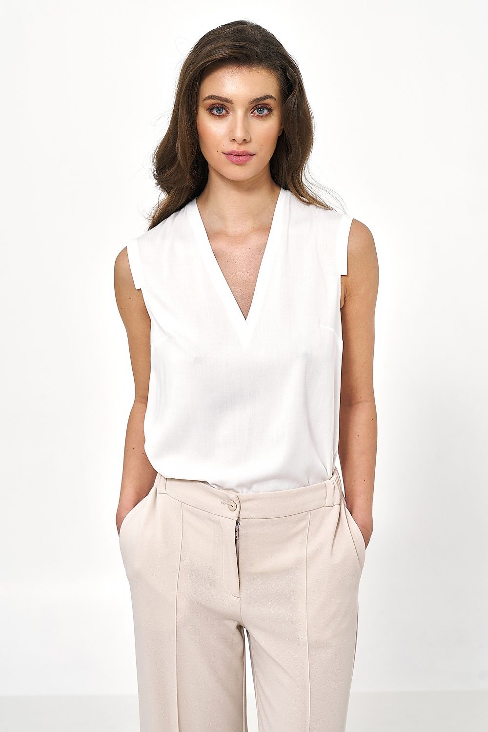 Sleeveless viscose blouse with V-neck, off-white