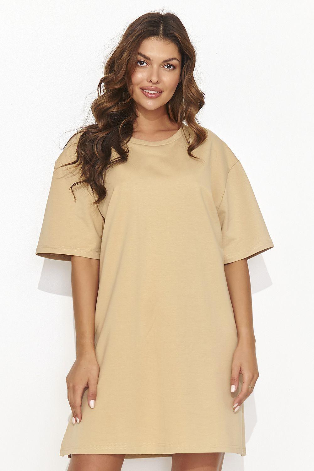 Numinou daydress in beige, short sleeves and round neckline, straight above-knee hem
