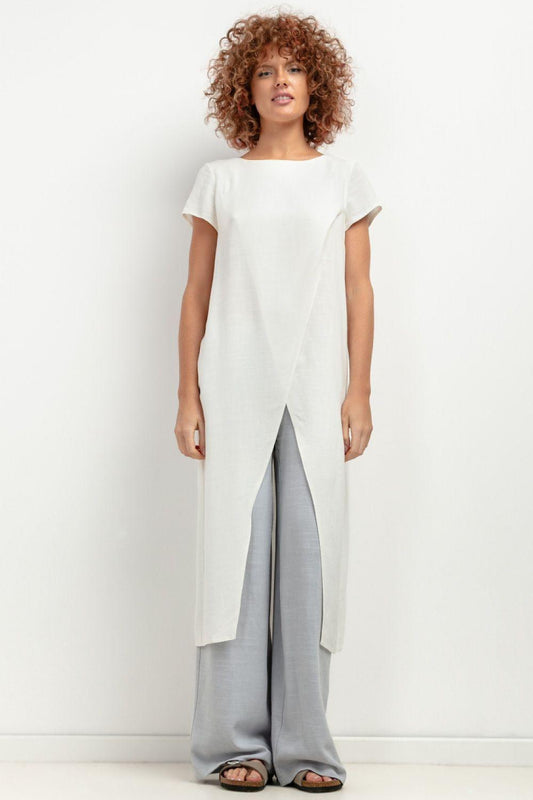 Tessita white tunic with front slit and short sleeves