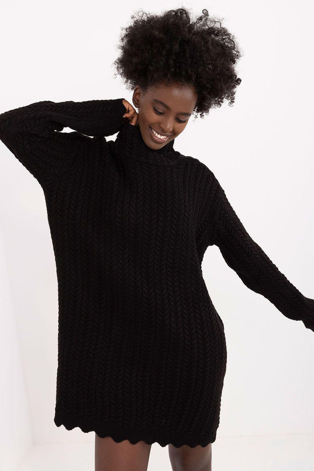 Black knitted daydress with long sleeves and scalloped hem