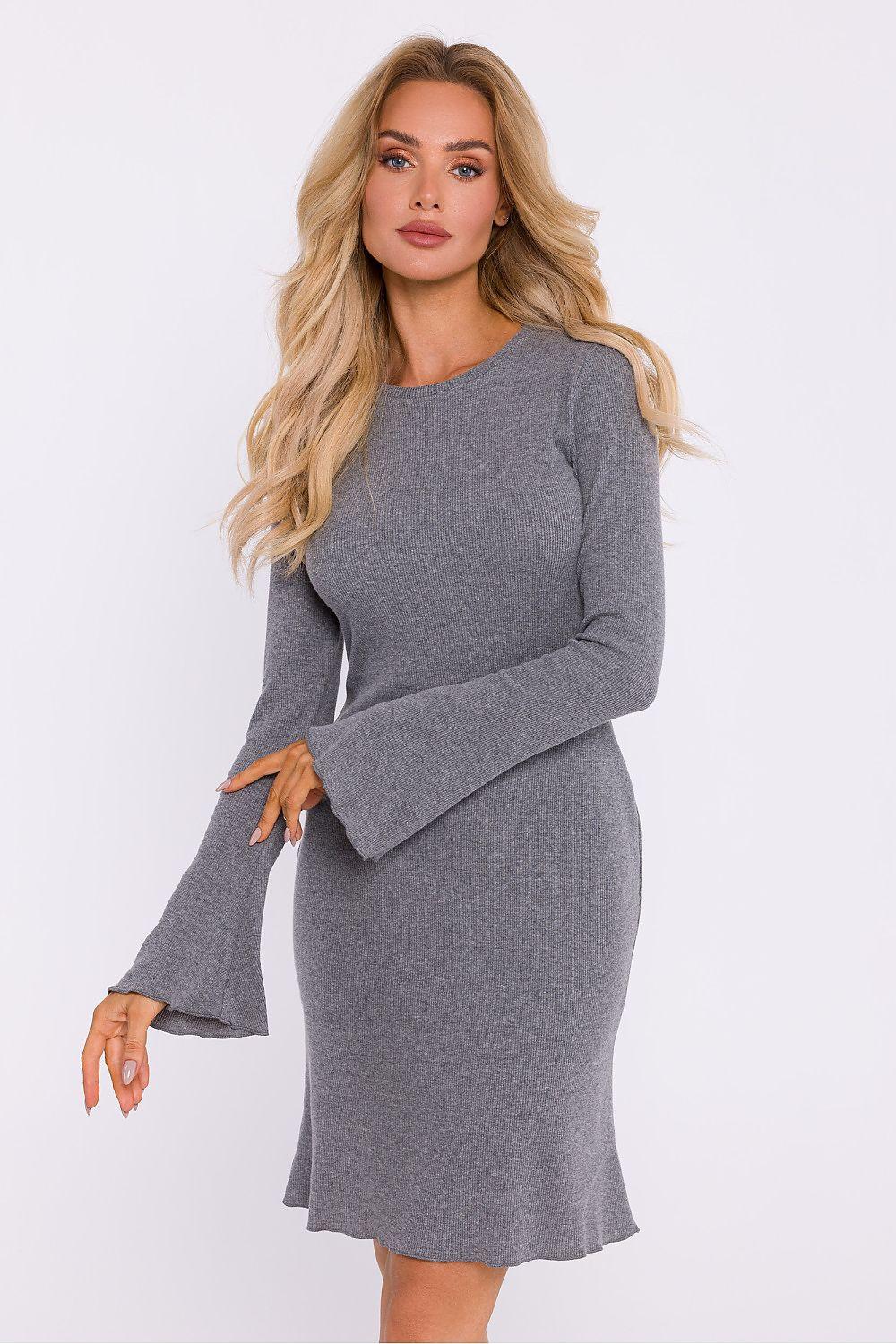 Grey fitted long-sleeve daydress with round neckline and curved hem