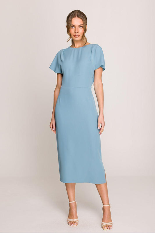 Blue midi daydress with short sleeves and round neckline, fitted waist
