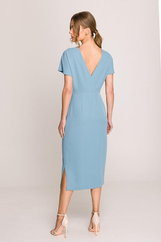 Blue midi daydress with V-shaped back neckline and short sleeves