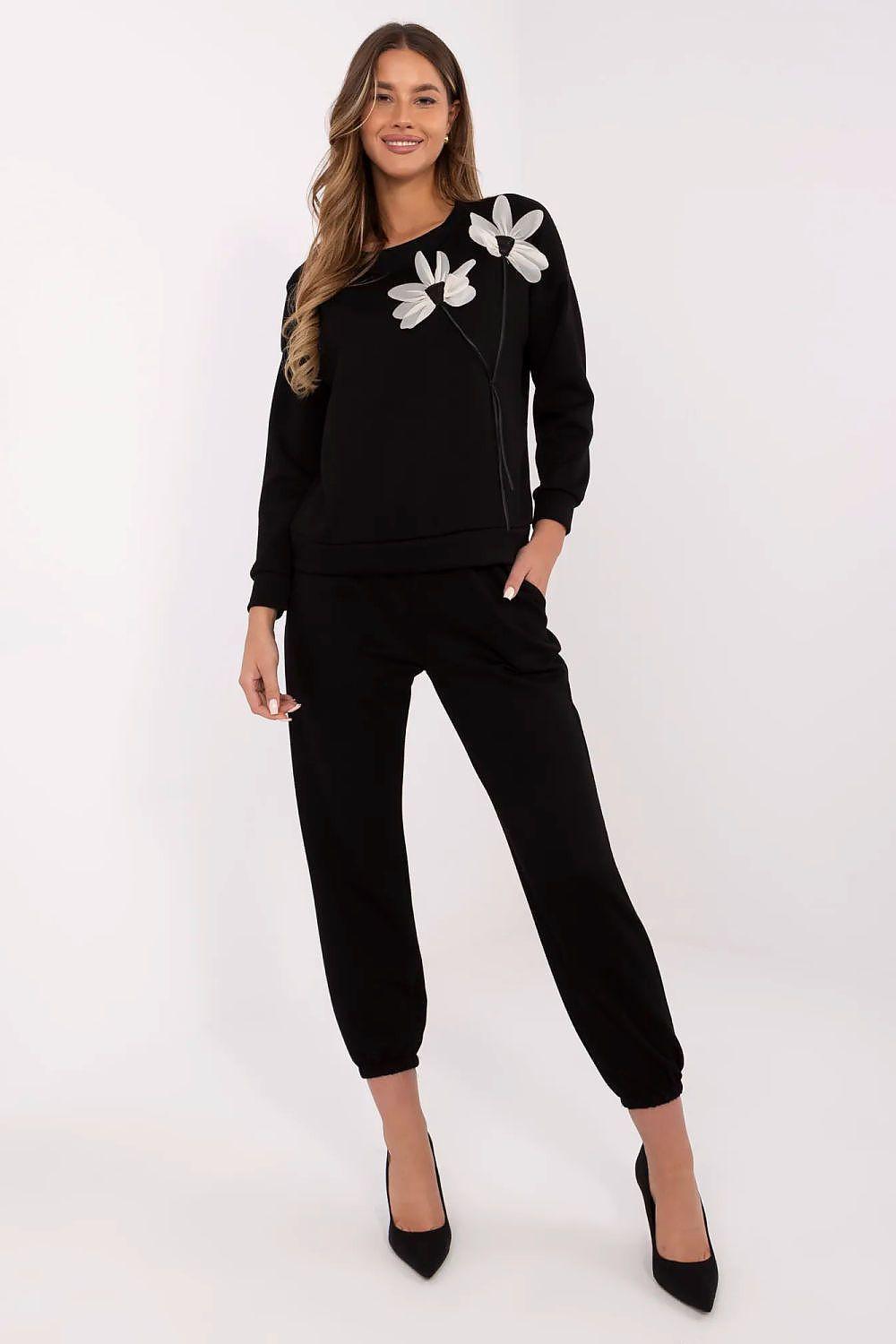 Women’s floral-applique black loungewear set: crewneck sweatshirt and jogger pants