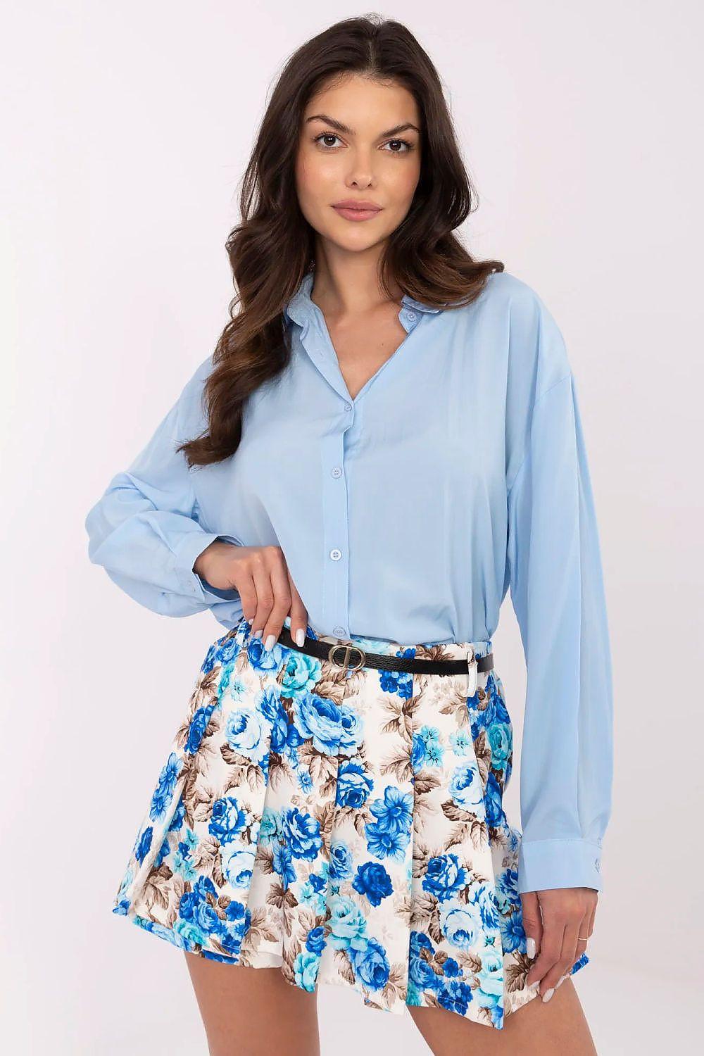 High-waist blue floral skort with beige base, buttoned waistband