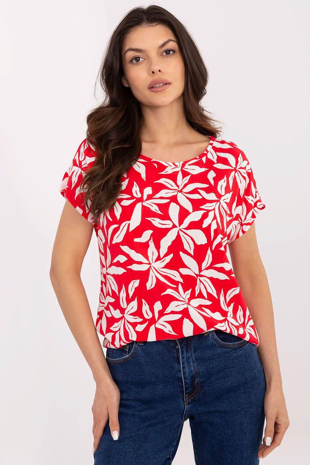 Pink leaf-print blouse with short sleeves and round neckline