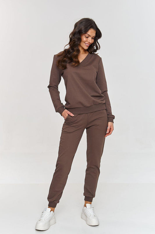 Makadamia brown tracksuit set with V-neck sweatshirt and jogger pants