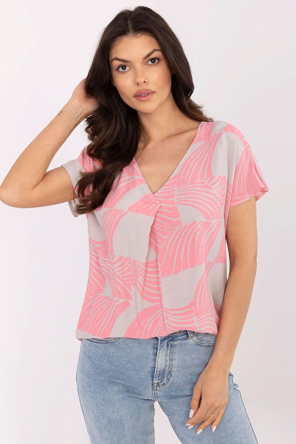 Pink printed blouse with V-neck and short sleeves, side hem split