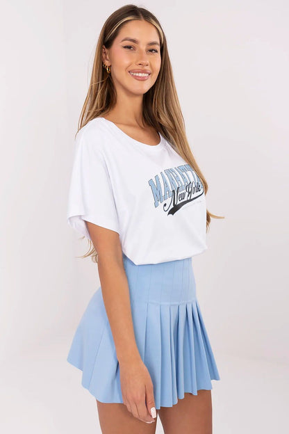 White short-sleeve T-shirt with Manhattan New York logo, crew neck; side view