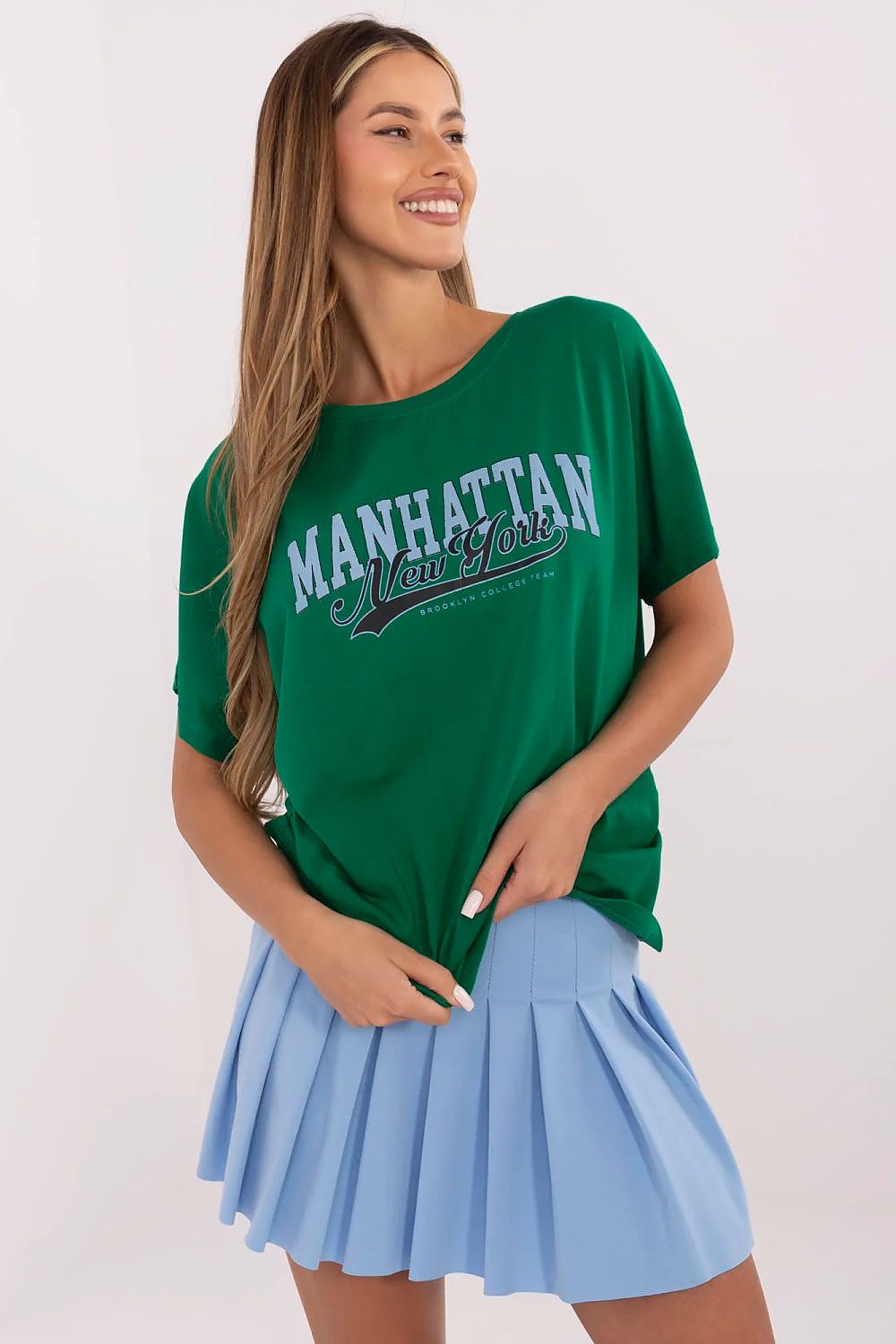 Green short-sleeve T-shirt with Manhattan New York logo, crew neck