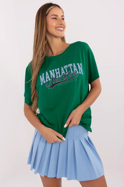 Green short-sleeve T-shirt with Manhattan New York logo, crew neck